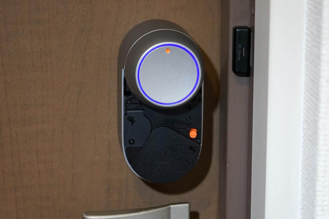 【レビュー】後付け感がない一体型カバーデザインを採用したスマートロック「SwitchBot ロック Ultra」|充電式バッテリーも標準採用