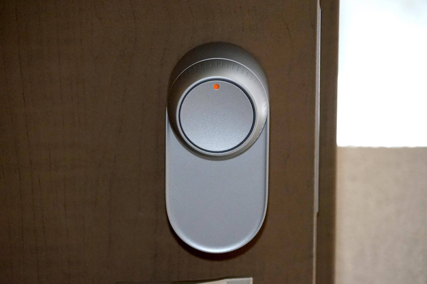 【レビュー】後付け感がない一体型カバーデザインを採用したスマートロック「SwitchBot ロック Ultra」|充電式バッテリーも標準採用