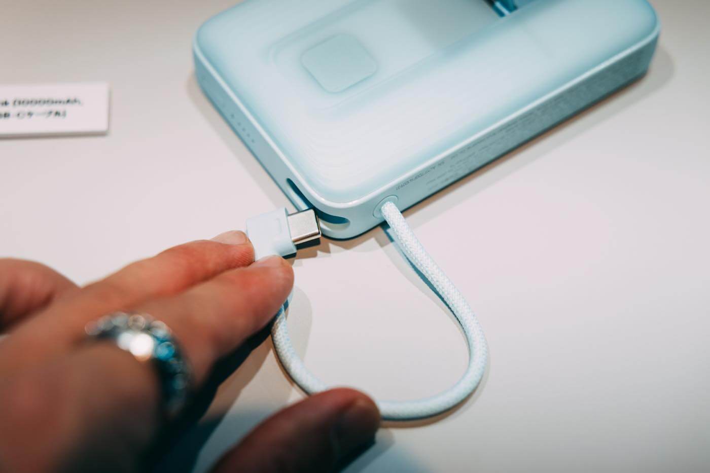 Anker、3台同時充電可能なモバイルバッテリー「Anker Nano Power Bank (10000mAh, MagGo, Built-In USB-Cケーブル)」を発売