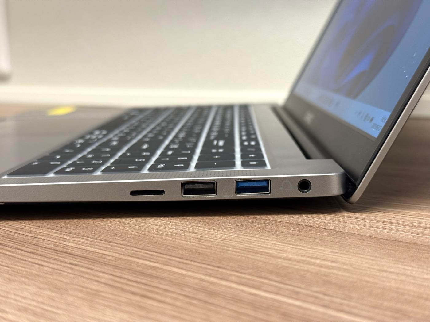 【レビュー】ACEMAGICの格安16インチノートPC「AX16 Pro」|古い世代のCPU & キーボードにクセがあるものの想像以上に使えた