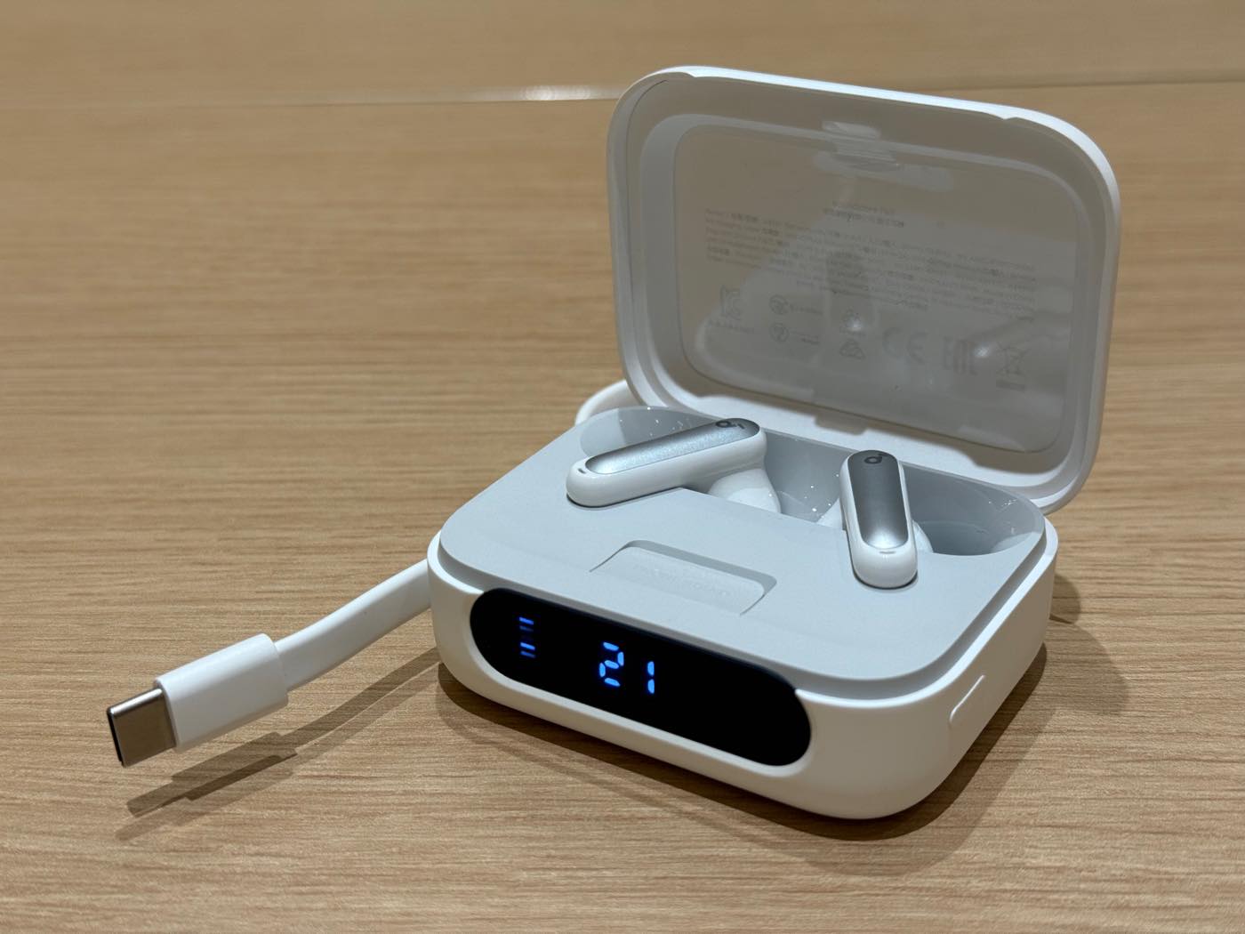 Anker、モバイルバッテリー機能付き完全ワイヤレスイヤホン「Soundcore P41i」を発表