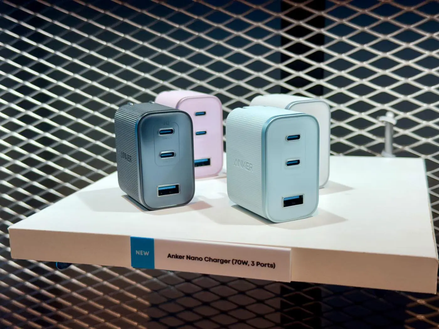 Anker、70W出力対応で世界最小クラスの3ポートUSB急速充電器「Anker 