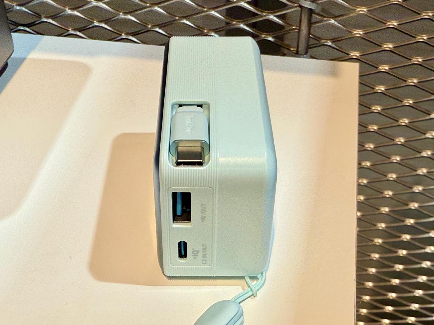 Anker、巻取り式USB-Cケーブル搭載の大容量モバイルバッテリー「Nano Power Bank (10000mAh, 45W, 巻取り式USB-Cケーブル)」を発表