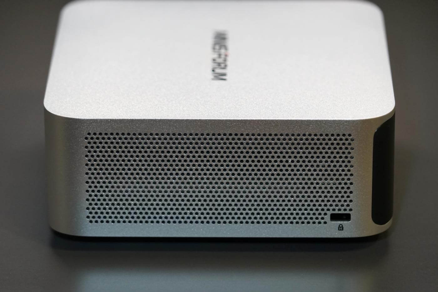 【レビュー】Ryzen 5 255搭載でパワフル&USB4/OCuLink搭載で拡張性も十分なミニPC「Minisforum AI X1」