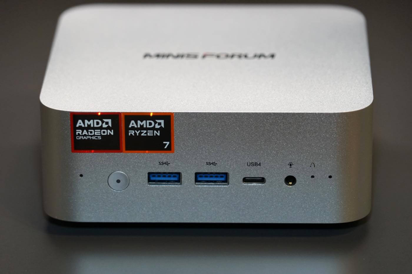 【レビュー】Ryzen 5 255搭載でパワフル&USB4/OCuLink搭載で拡張性も十分なミニPC「Minisforum AI X1」