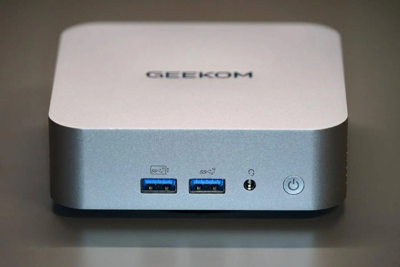 性転換 GEEKOM、Core i9-13900HK搭載で8万円ちょいのミニPC - PC Watch