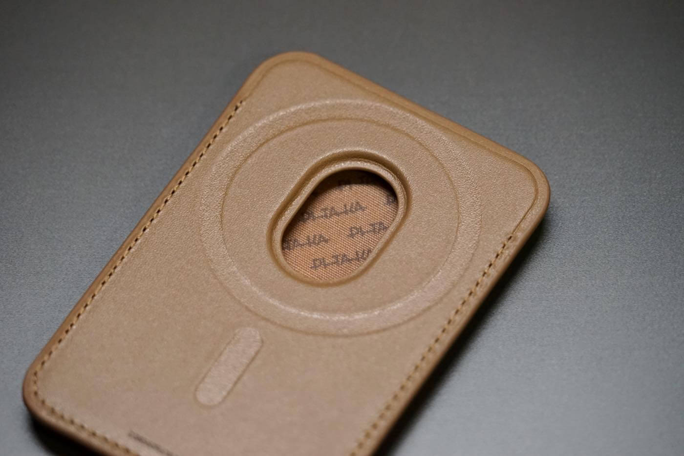 【レビュー】PITAKAのMagSafe対応カードウォレット「Magnetic Woven Wallet」|アラミド繊維の強度とレザーの柔らかさが融合した新素材採用