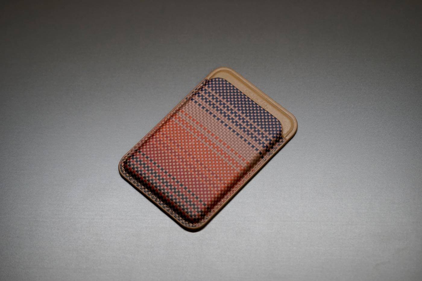 【レビュー】PITAKAのMagSafe対応カードウォレット「Magnetic Woven Wallet」|アラミド繊維の強度とレザーの柔らかさが融合した新素材採用