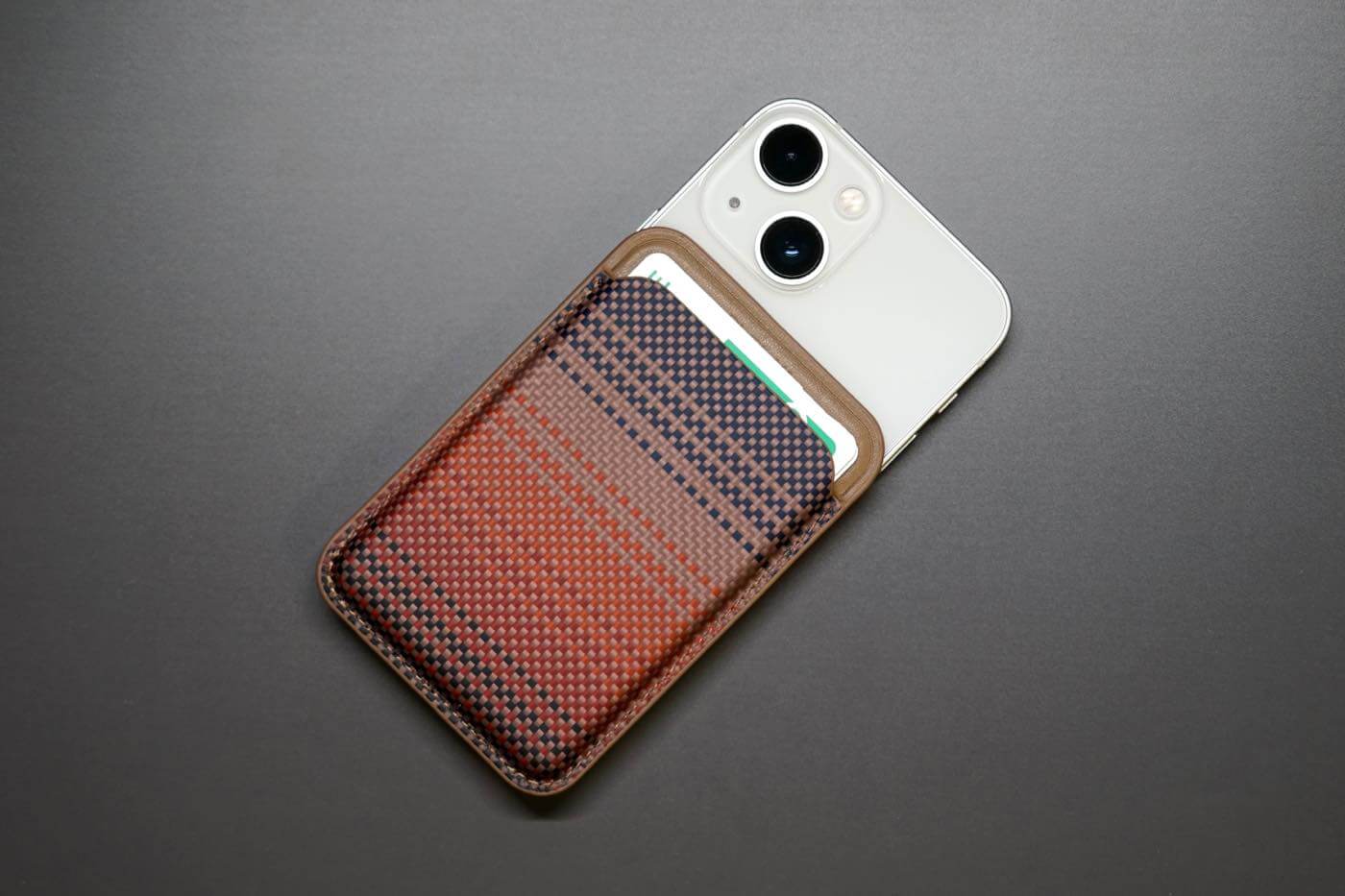 【レビュー】PITAKAのMagSafe対応カードウォレット「Magnetic Woven Wallet」|アラミド繊維の強度とレザーの柔らかさが融合した新素材採用