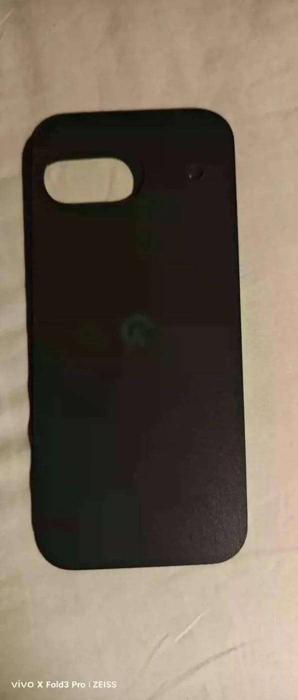 「Google Pixel 10a」のものとされるバックパネルが流出か|LEDフラッシュの位置に変更あり