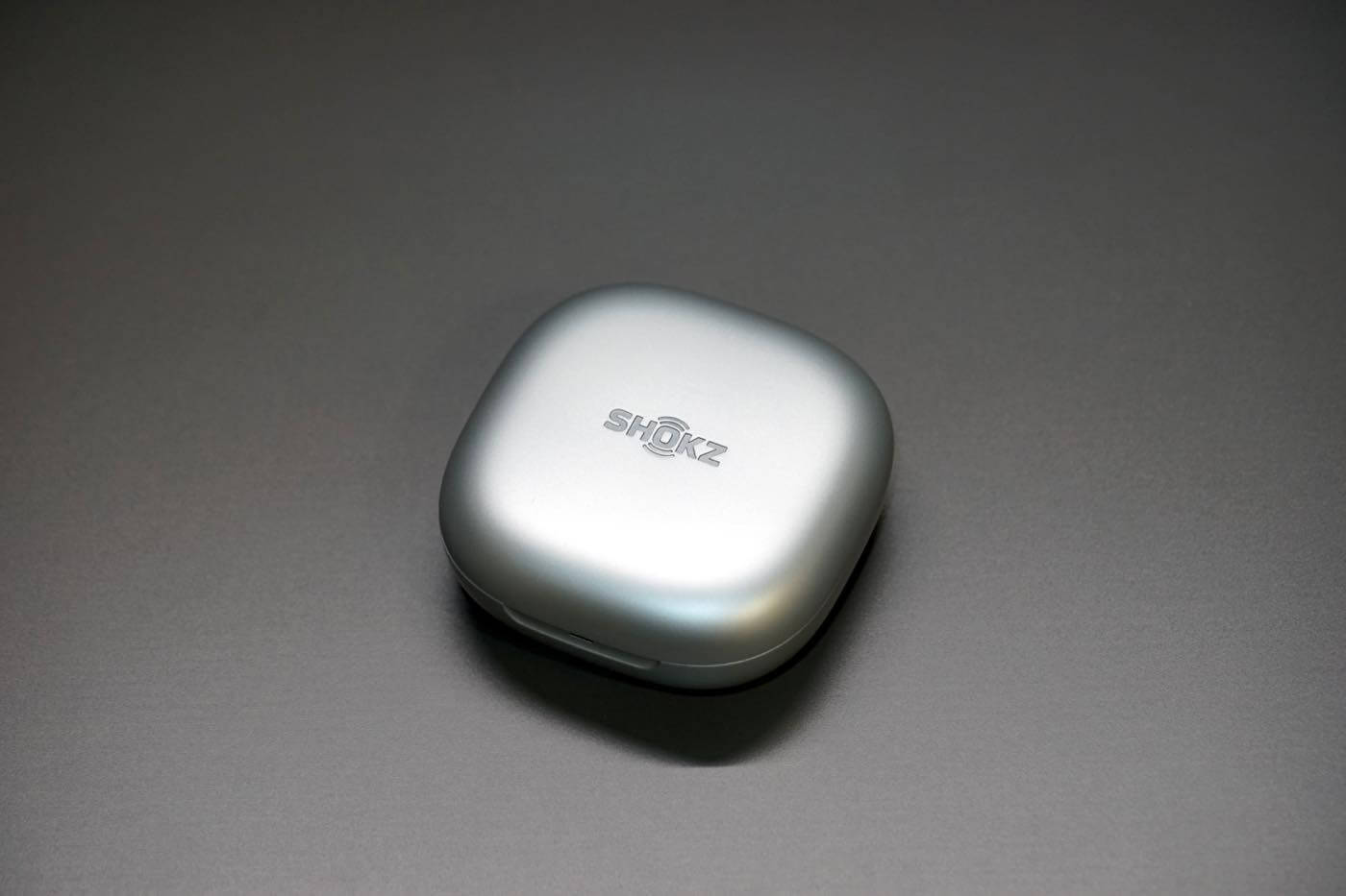 【レビュー】Dolby Audioとワイヤレス充電に対応したShokzの耳掛け式ワイヤレスイヤホン「OpenFit 2+」