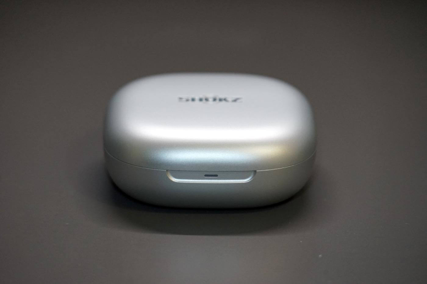 【レビュー】Dolby Audioとワイヤレス充電に対応したShokzの耳掛け式ワイヤレスイヤホン「OpenFit 2+」