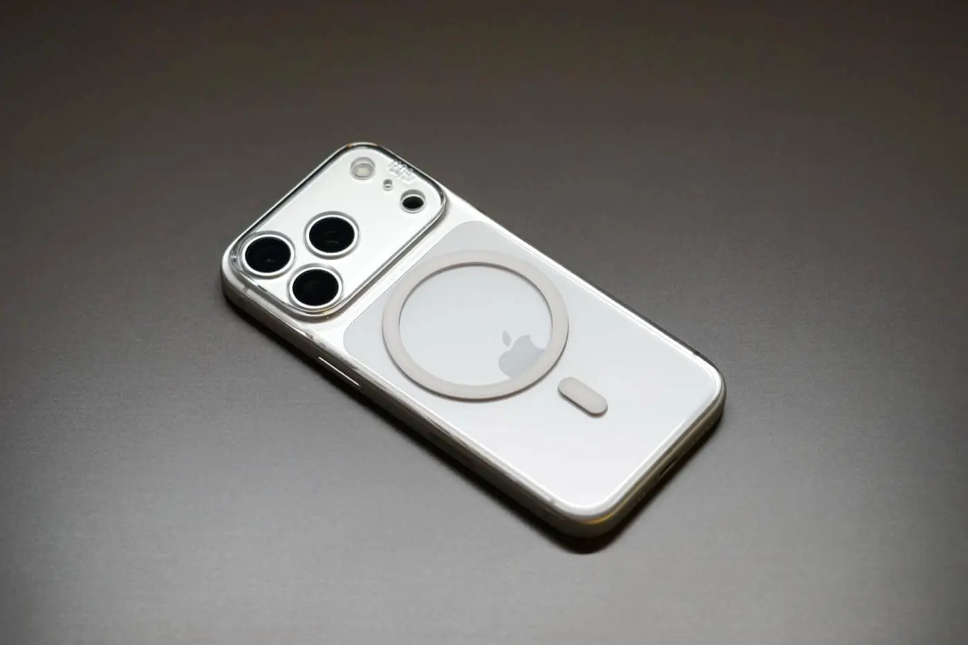 レビュー】本当にズレなかった!!｜iPhone 17 Pro/Air向けのバック