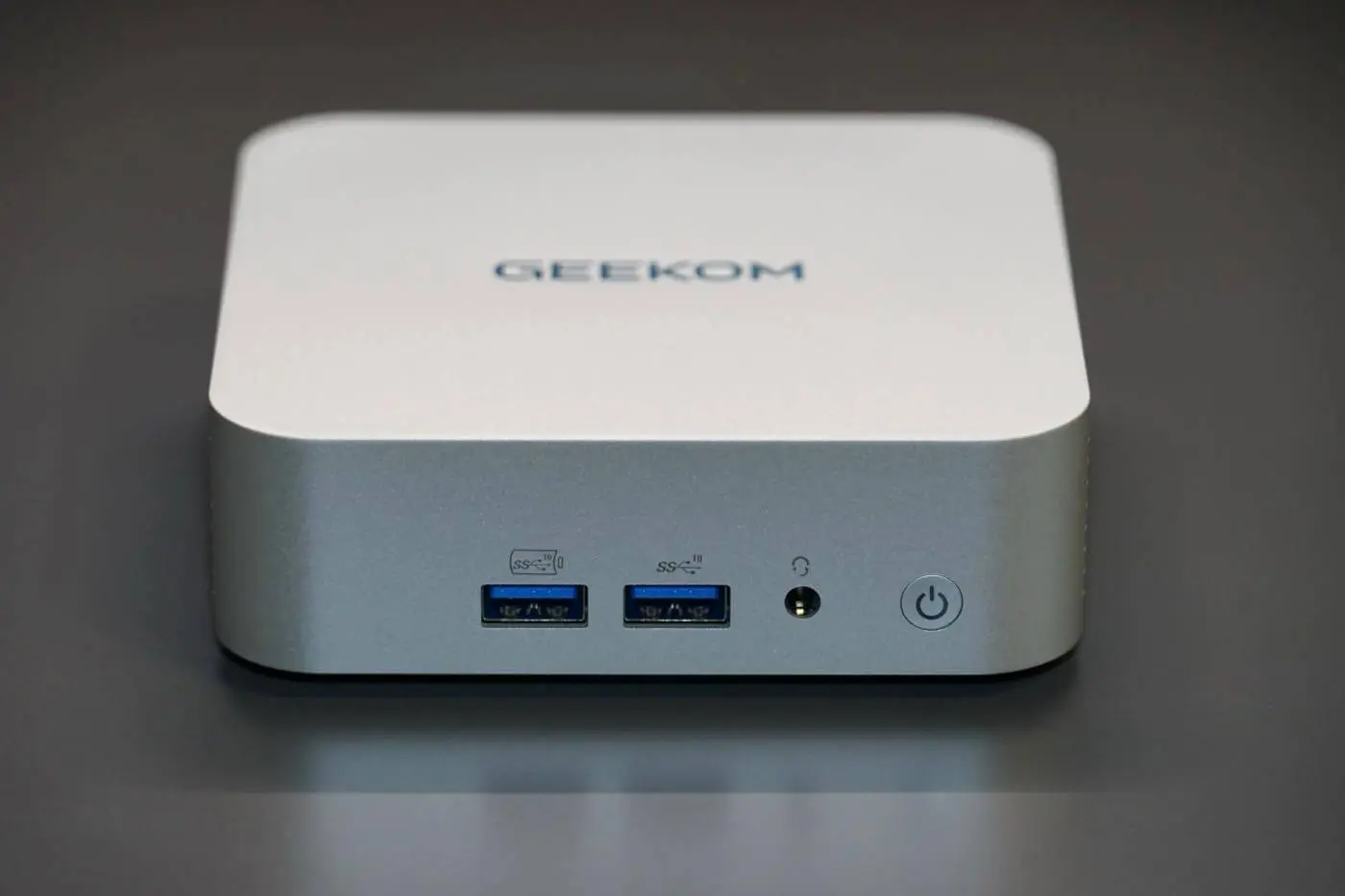 【美品】GEEKOM A6 ミニPC GEEKOM NUC A6 ミニPC |AMD Ryzen R7-6800H 搭載