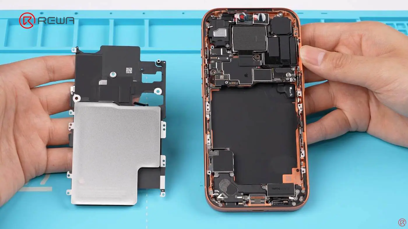 iPhone 17 Pro｣の分解動画公開｜eSIMモデルと物理SIMモデルの