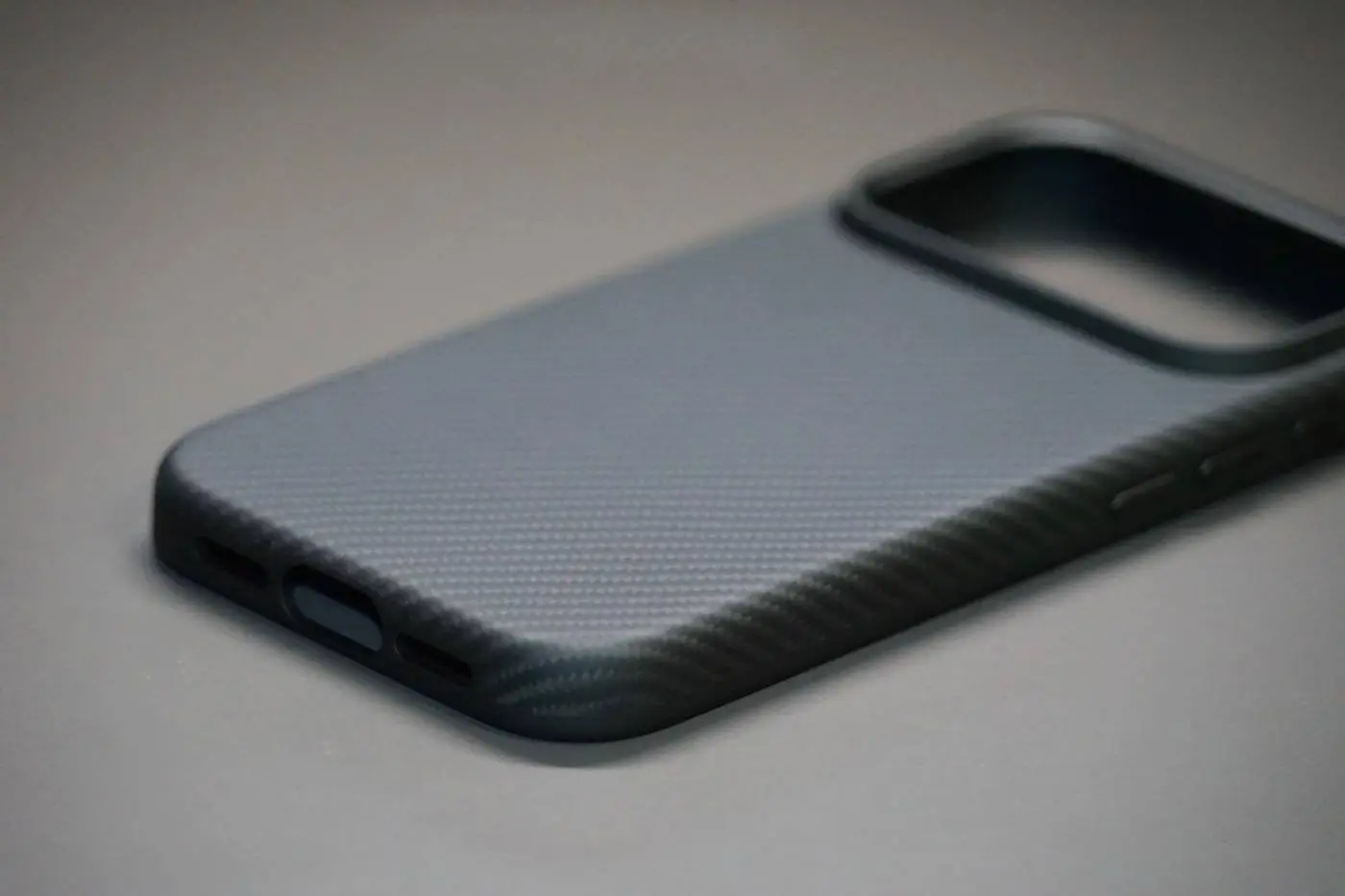 レビュー】PITAKAの｢iPhone 17 Pro｣シリーズ対応アラミド繊維ケース3