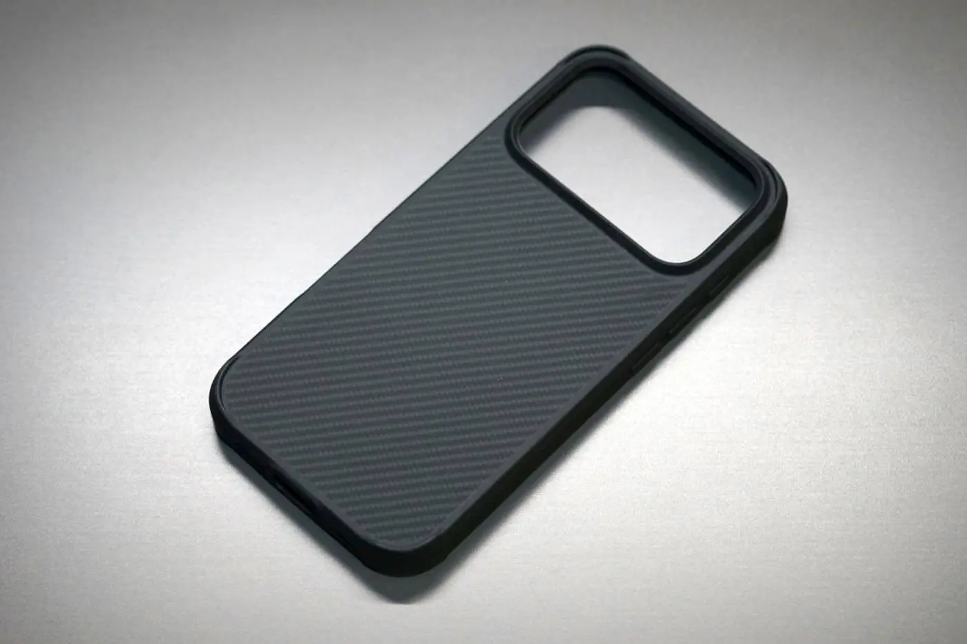 レビュー】PITAKAの｢iPhone 17 Pro｣シリーズ対応アラミド繊維ケース3
