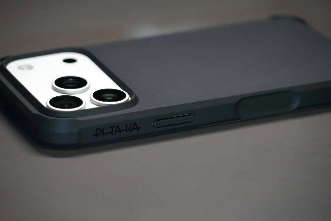 レビュー】PITAKAの｢iPhone 17 Pro｣シリーズ対応アラミド繊維ケース3