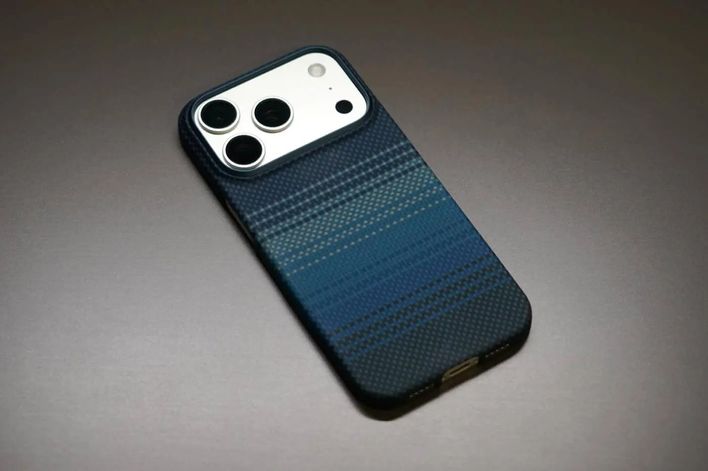 レビュー】PITAKAの｢iPhone 17 Pro｣シリーズ対応アラミド繊維ケース3