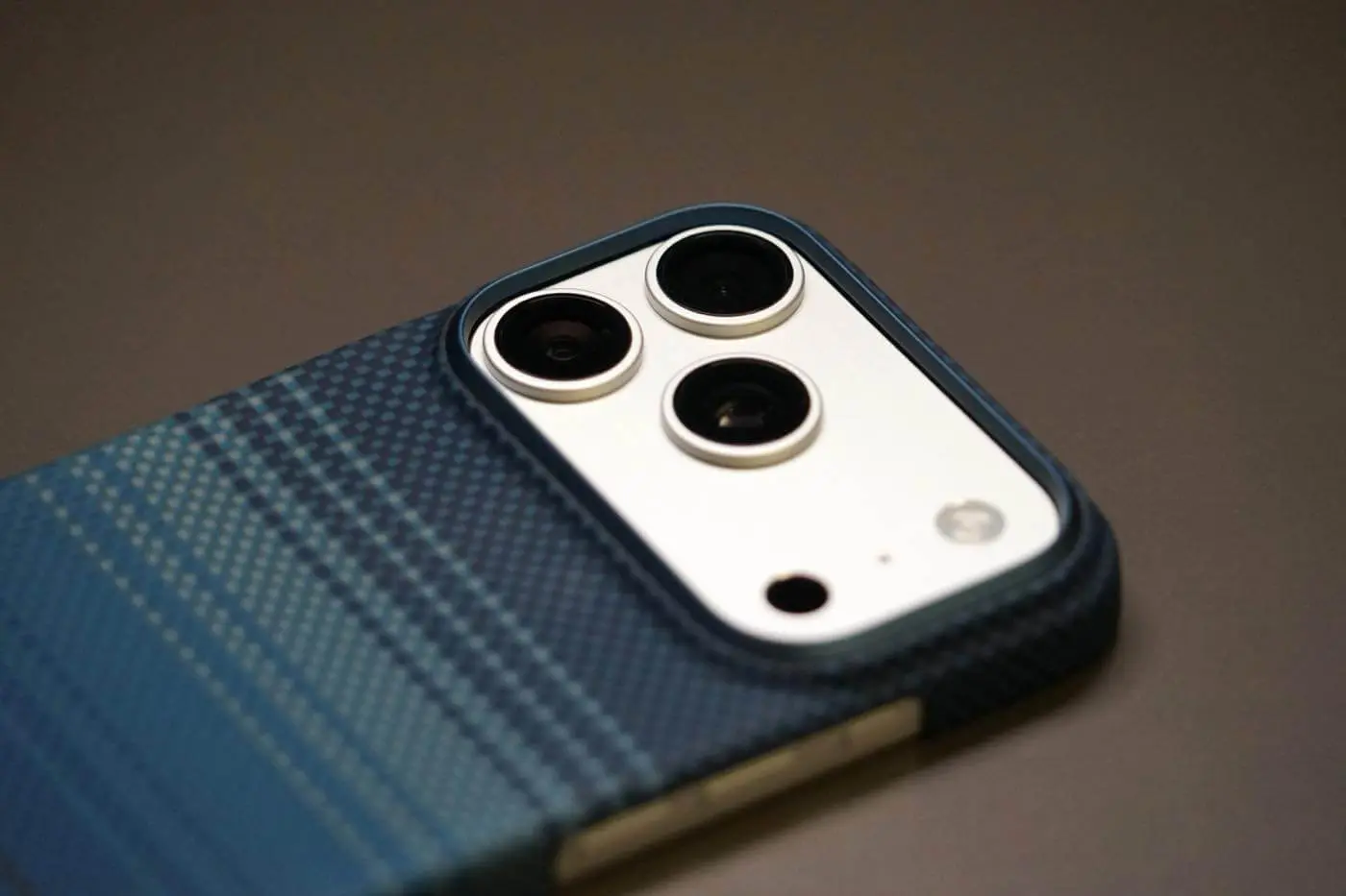 レビュー】PITAKAの｢iPhone 17 Pro｣シリーズ対応アラミド繊維ケース3