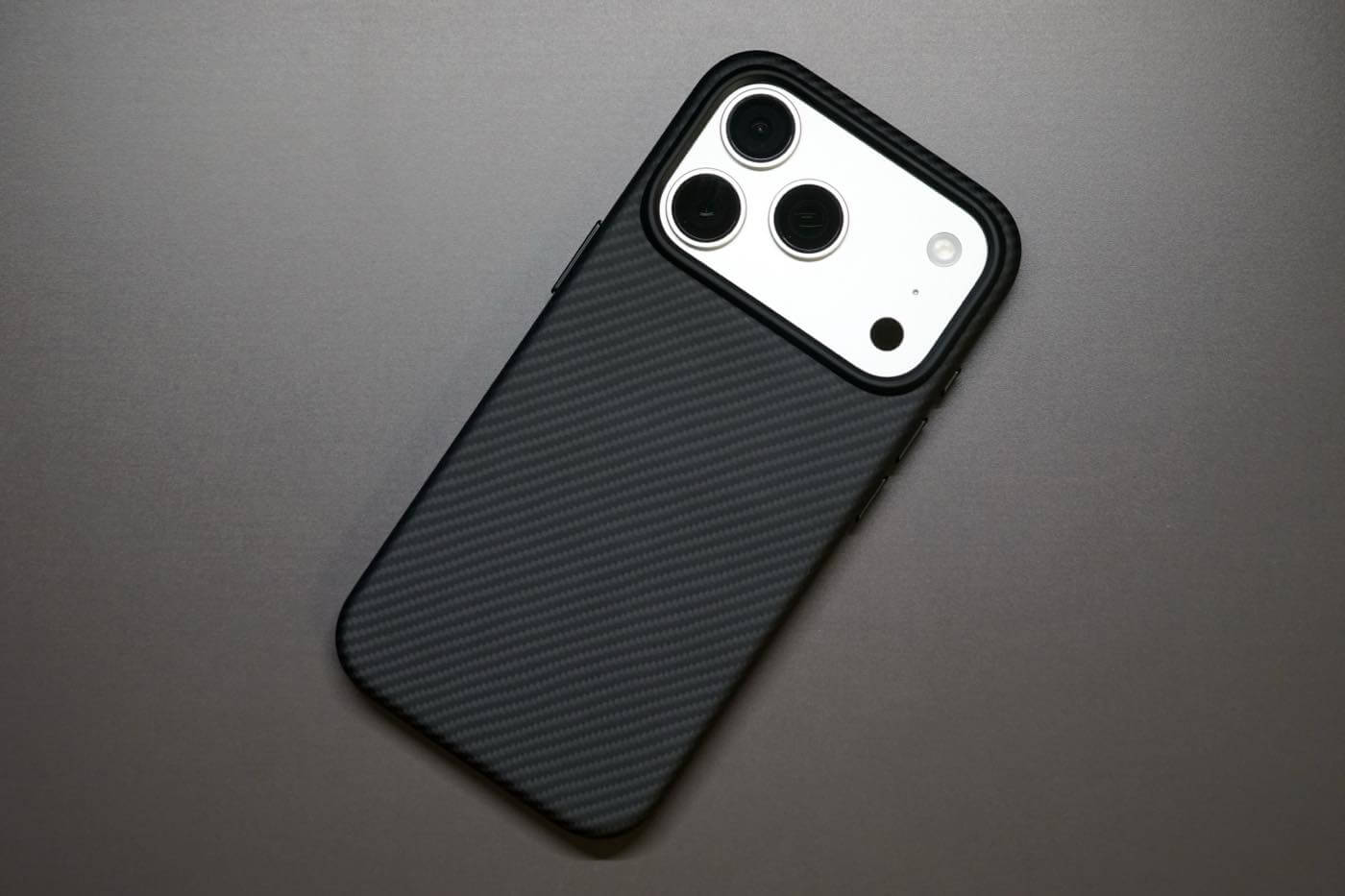 【レビュー】PITAKAの｢iPhone 17 Pro｣シリーズ対応アラミド繊維ケース3製品を一挙紹介!!｜新作の｢UltraGuard Case｣は手触りが最高