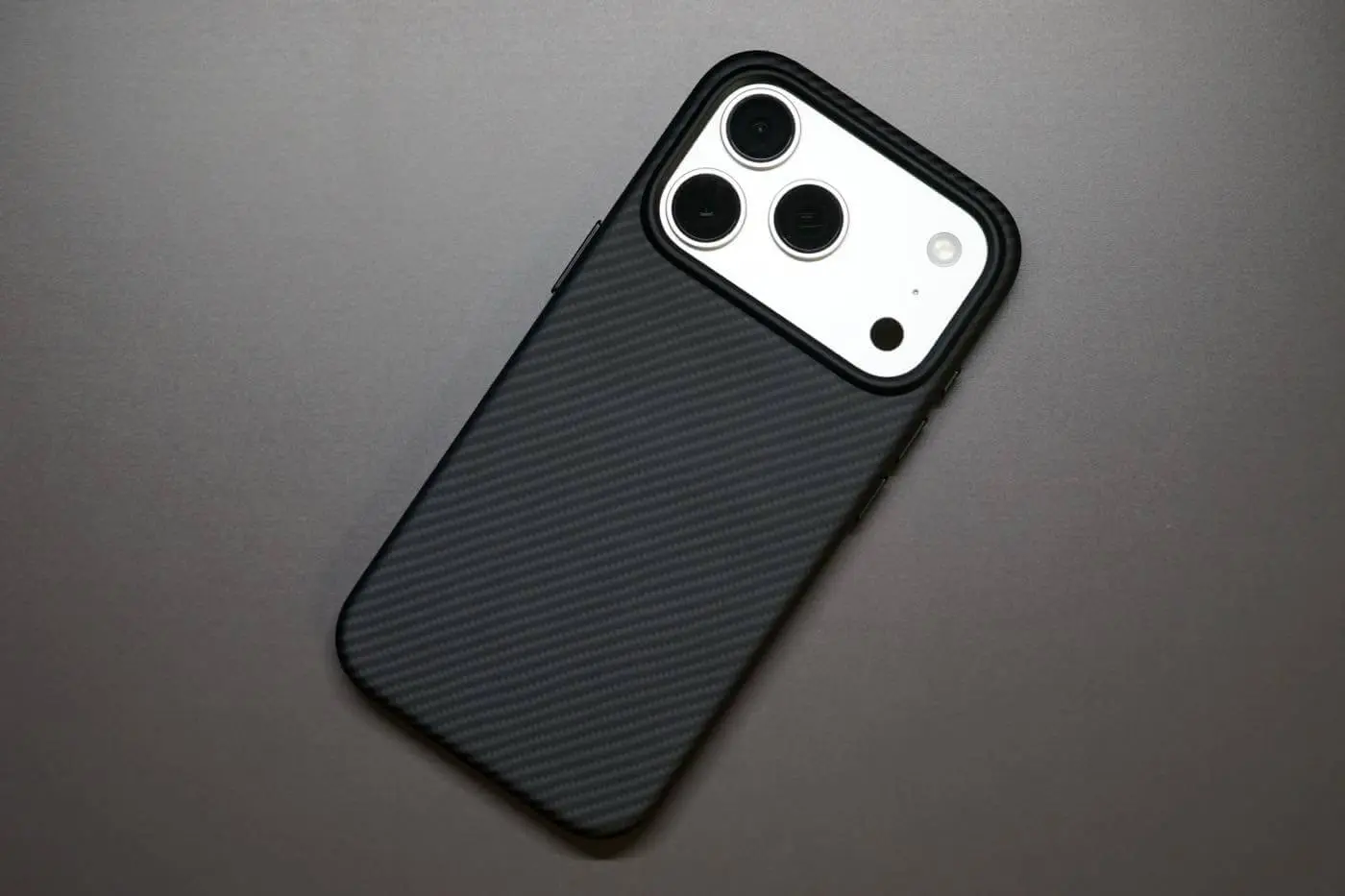 レビュー】PITAKAの｢iPhone 17 Pro｣シリーズ対応アラミド繊維ケース3