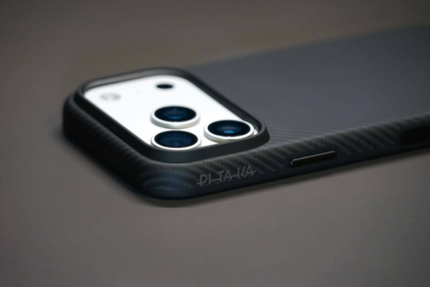 【レビュー】PITAKAの｢iPhone 17 Pro｣シリーズ対応アラミド繊維ケース3製品を一挙紹介!!｜新作の｢UltraGuard Case｣は手触りが最高