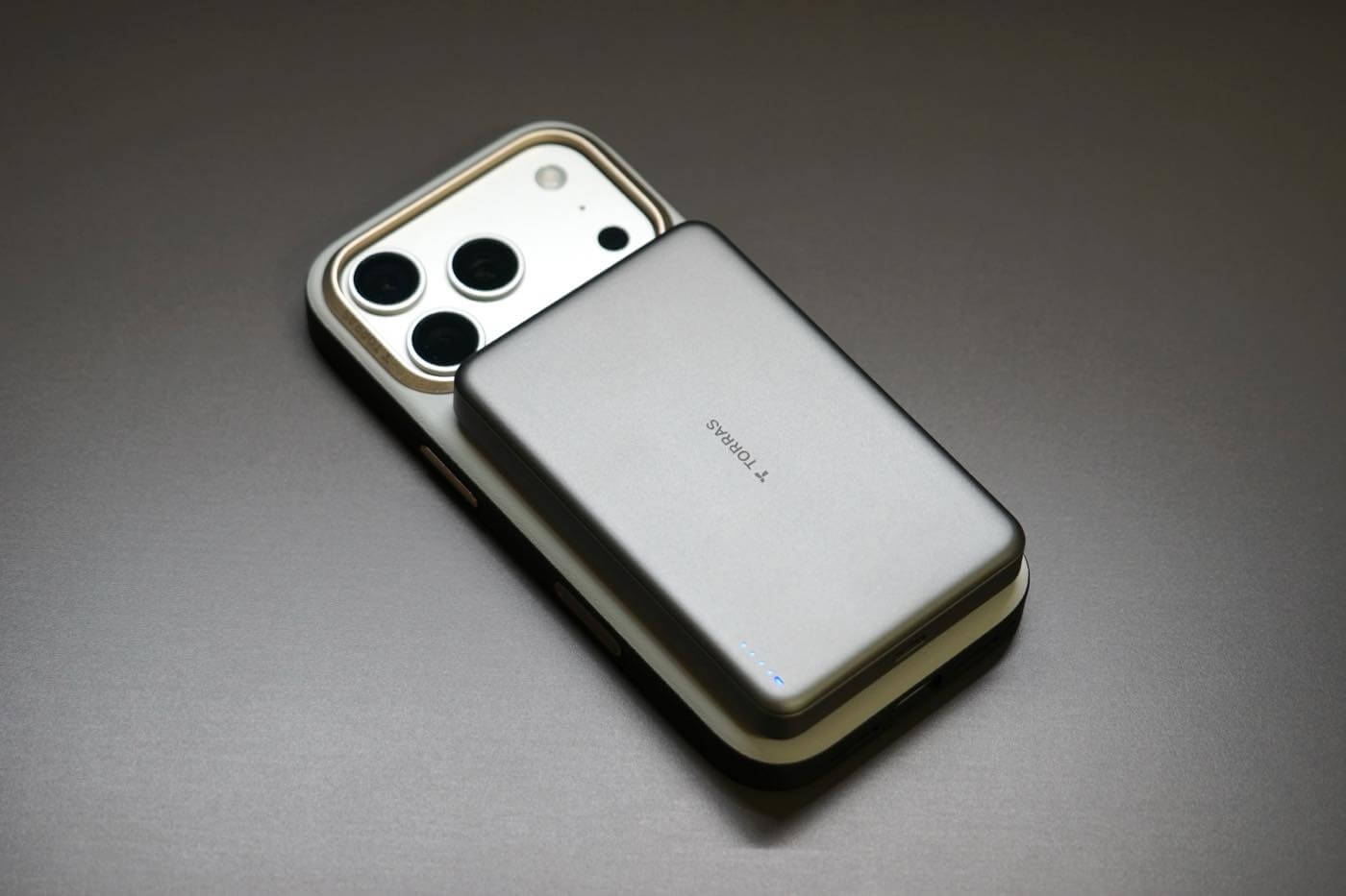 【レビュー】次世代エコレザーを採用した360度回転スタンド搭載ケース｢TORRAS Ostand Q3 レザートーン｣