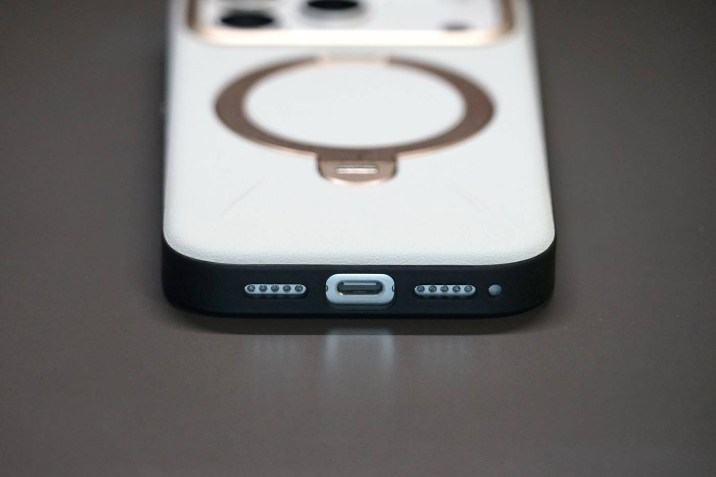 【レビュー】次世代エコレザーを採用した360度回転スタンド搭載ケース｢TORRAS Ostand Q3 レザートーン｣