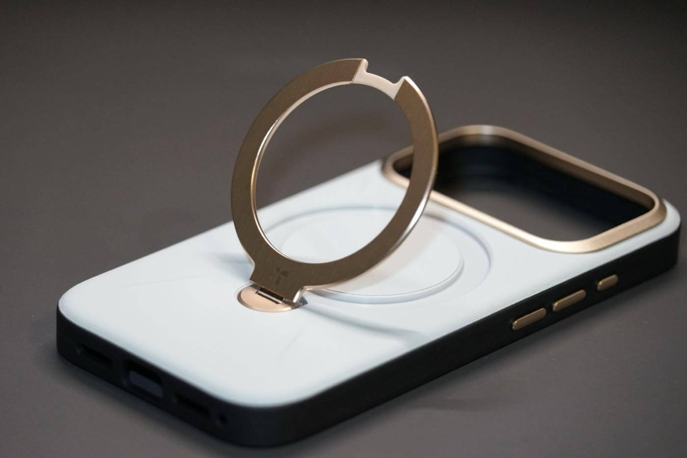 【レビュー】次世代エコレザーを採用した360度回転スタンド搭載ケース｢TORRAS Ostand Q3 レザートーン｣