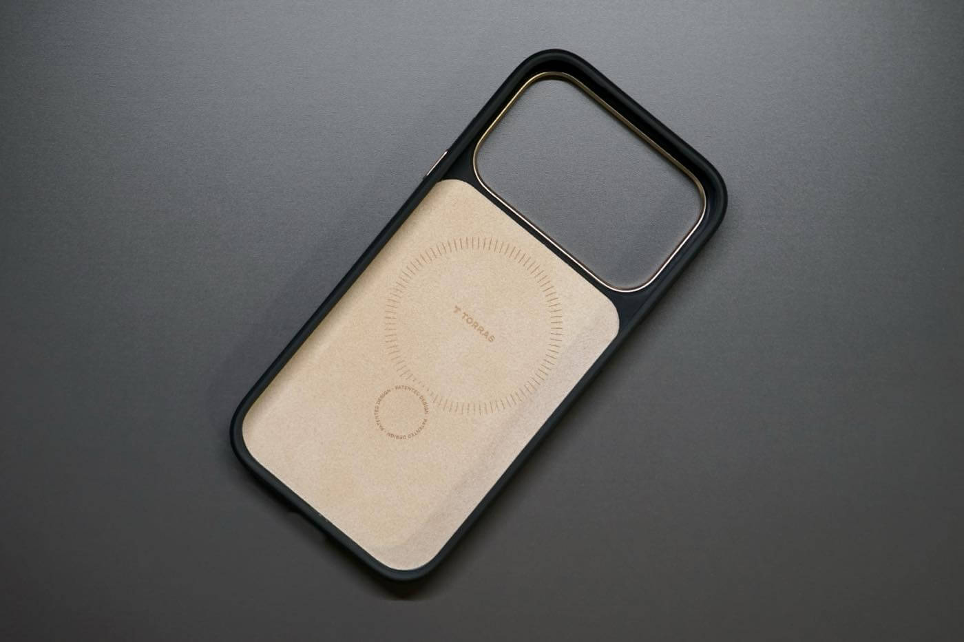【レビュー】次世代エコレザーを採用した360度回転スタンド搭載ケース｢TORRAS Ostand Q3 レザートーン｣
