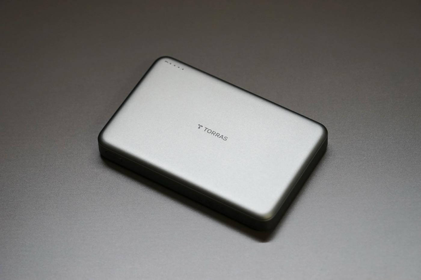 【レビュー】次世代エコレザーを採用した360度回転スタンド搭載ケース｢TORRAS Ostand Q3 レザートーン｣
