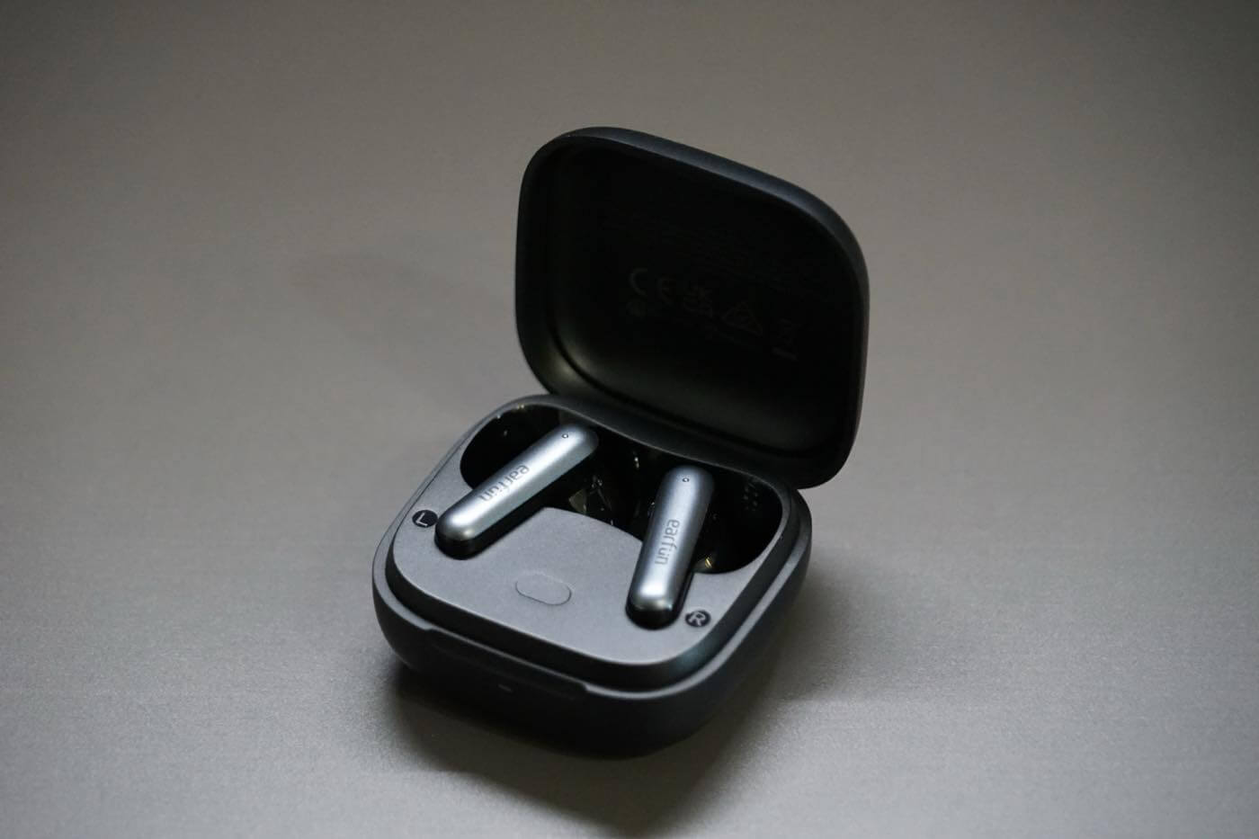 ｢EarFun Air Pro 4i｣ レビュー｜ノイキャンが強力でコスパに優れたワイヤレスイヤホン
