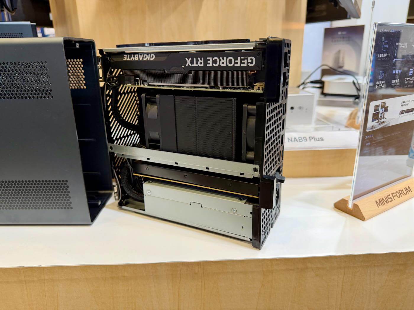 Minisforum、Core Ultra 9 285HX搭載のミニワークステーション「MS-02 Ultra」を発表