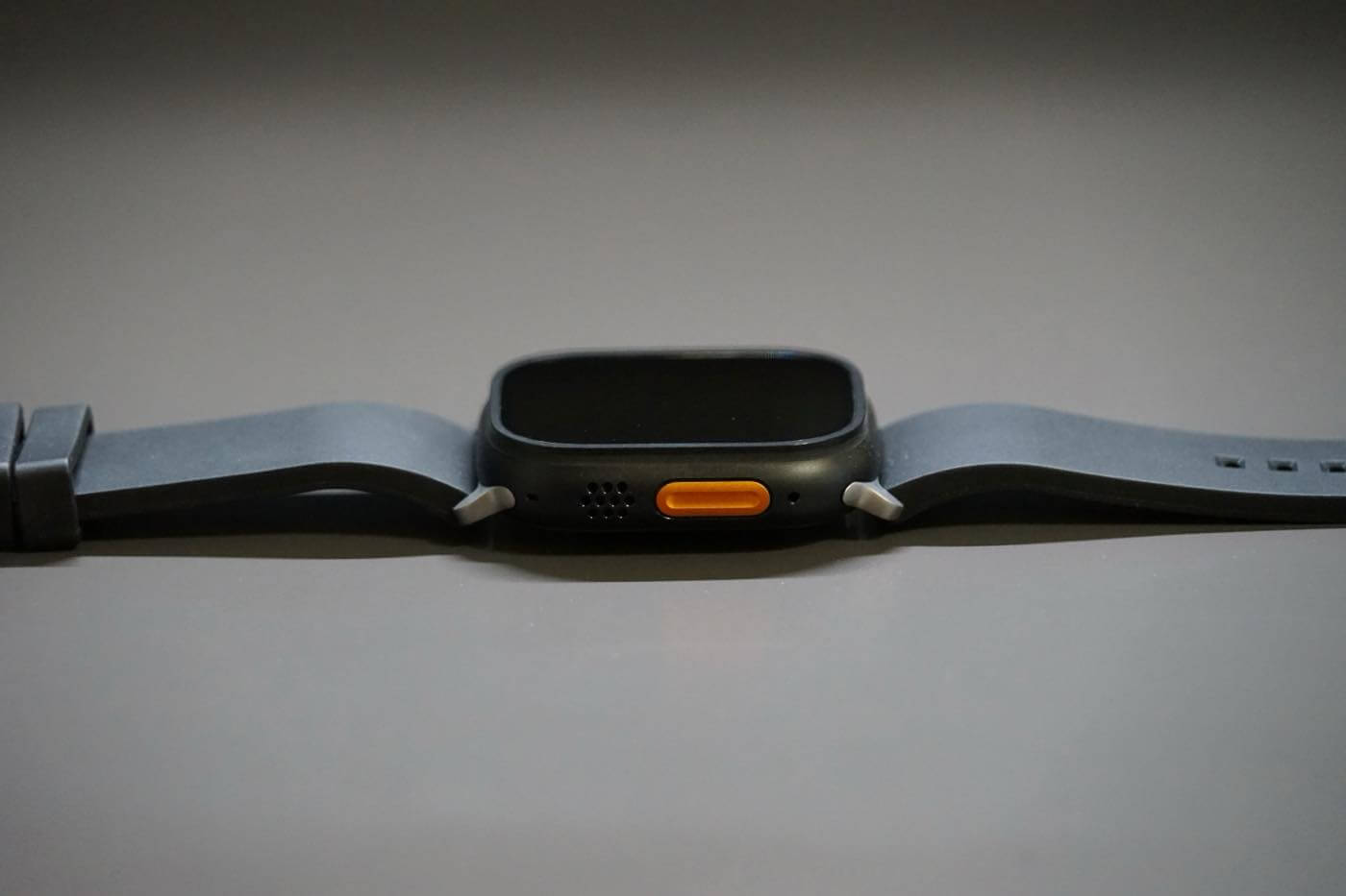 ｢MinZ FKM mono Band for Apple Watch｣ レビュー｜どんな場面にも合うシンプルなデザイン & 装着感や質感にも拘りが散りばめられたバンド