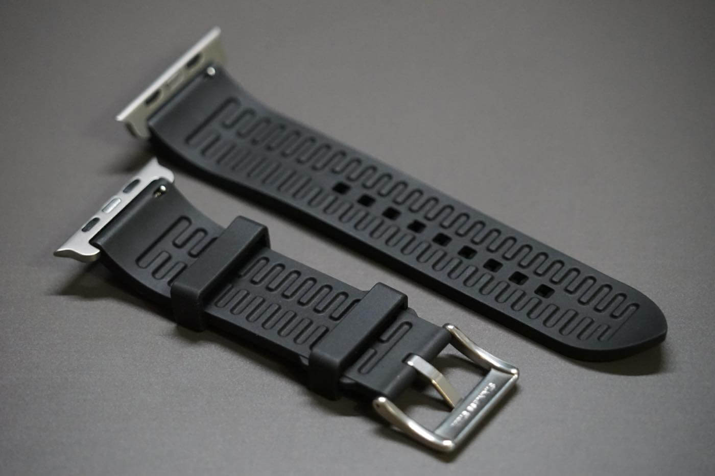 ｢MinZ FKM mono Band for Apple Watch｣ レビュー｜どんな場面にも合うシンプルなデザイン & 装着感や質感にも拘りが散りばめられたバンド