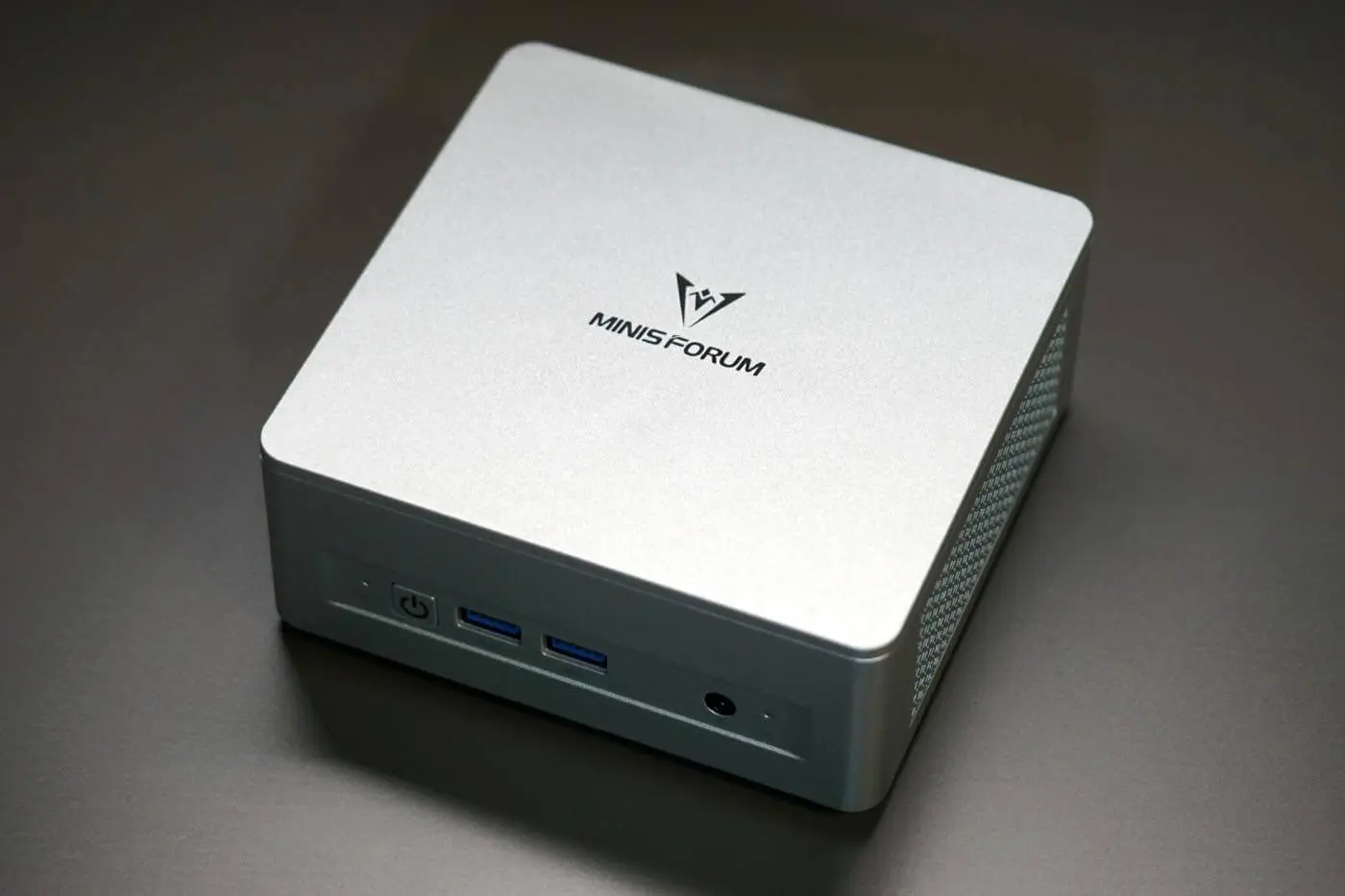 Minisforum UM750L Slim｣ レビュー｜5万円台のコスパに優れたミニPC