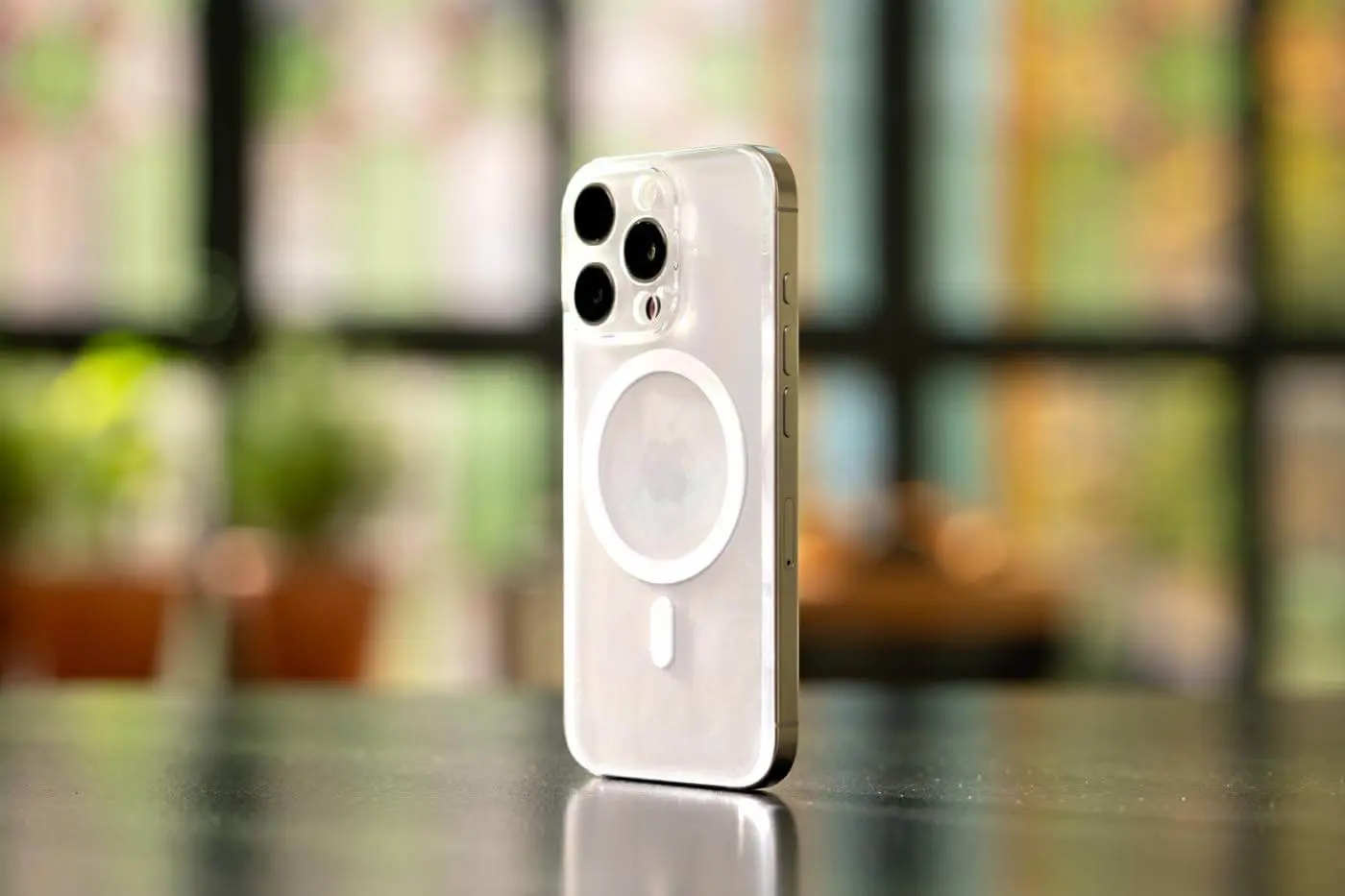 iPhone用バックプレート「Suti PhoneBack」にiPhone 16 Pro/16 Pro Max