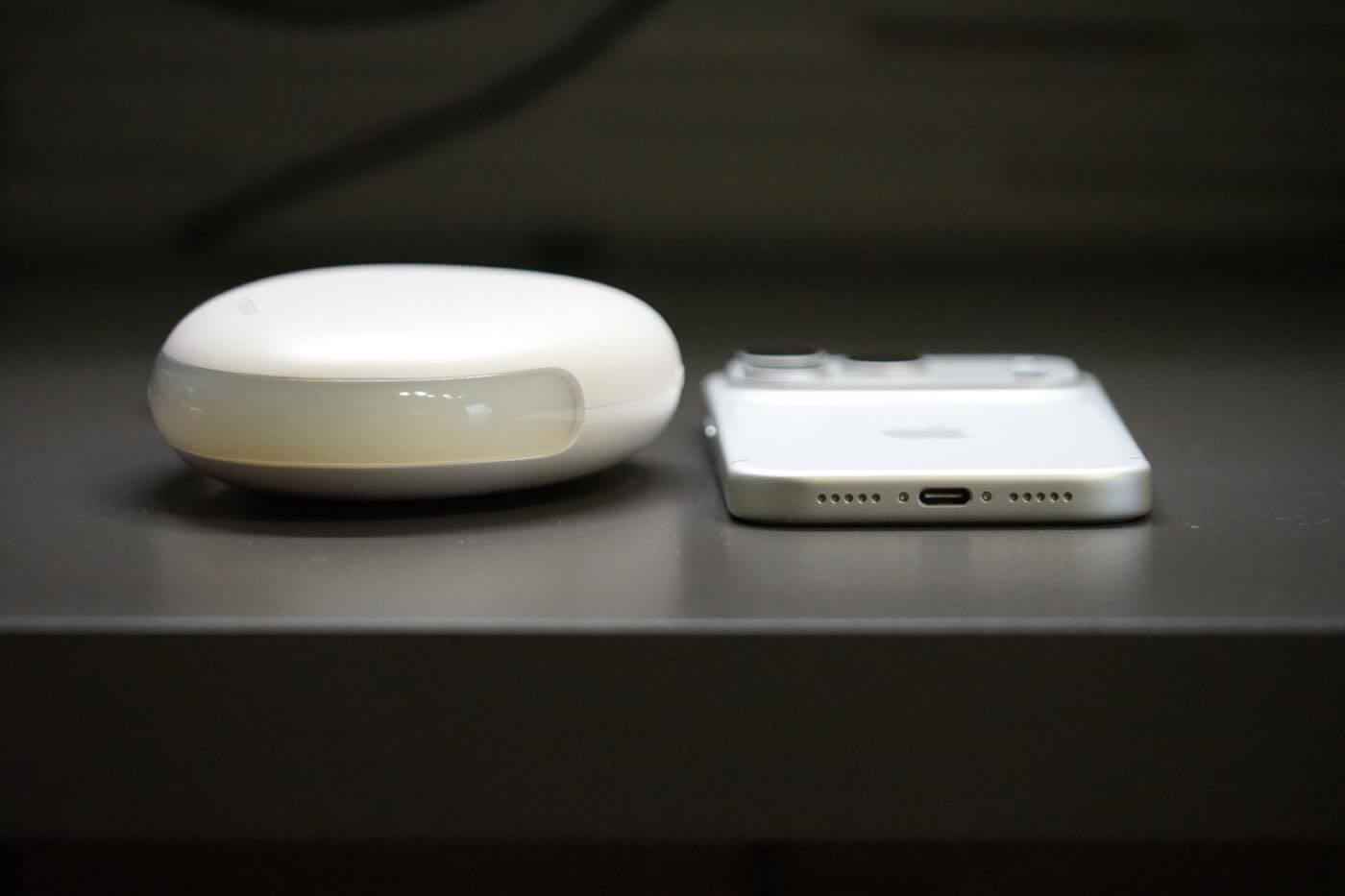 『TORRAS FlexLine Pebble モバイルバッテリー』レビュー|カラビナ&巻き取り式ケーブル内蔵でカバンやベビーカーに吊り下げたまま充電可能