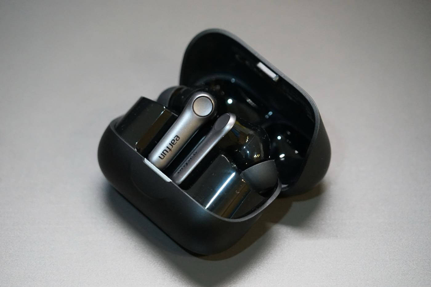 「EarFun Air Pro 4+」 レビュー|ハイブリッド型ドライバー搭載 & 多彩なコーデックに対応したワイヤレスイヤホン