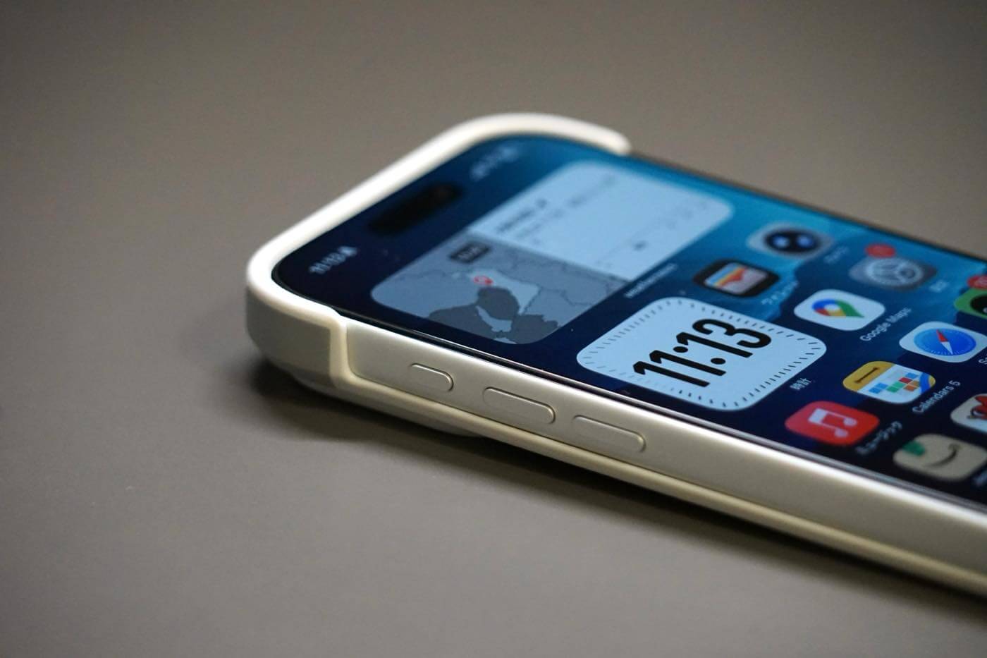 『MOFT MagSafe対応バイカラーケース』レビュー|側面を覆わないオープンデザインが特徴の「iPhone 17 Pro」用ケース