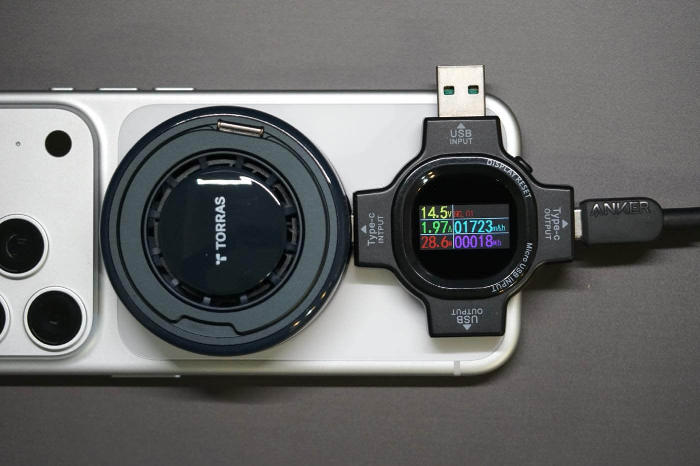 「TORRAS Ostand PolarCircle Qi2 25W」 レビュー|冷却ファン・ペルチェ素子・360度スタンドを搭載したワイヤレス充電器