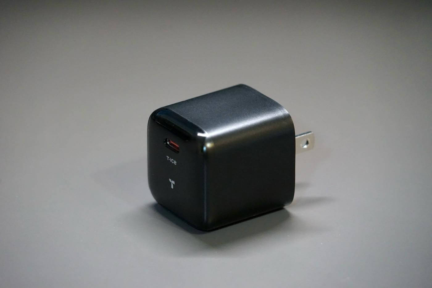 「TORRAS Ostand PolarCircle Qi2 25W」 レビュー|冷却ファン・ペルチェ素子・360度スタンドを搭載したワイヤレス充電器