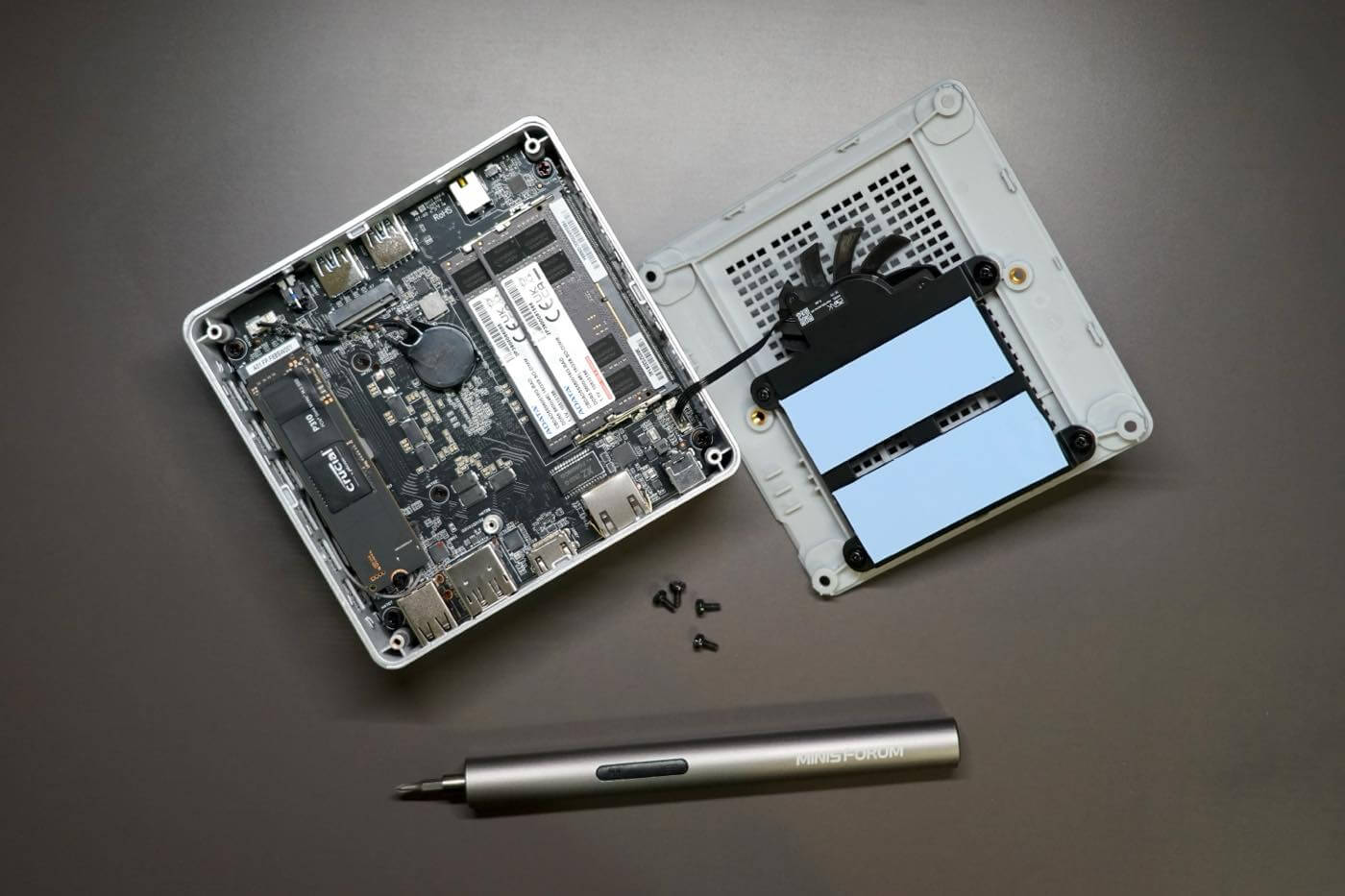 『Minisforum X1 Lite』レビュー｜小型軽量ボディにAMD Ryzen 7 255を搭載したミッドレンジモデル