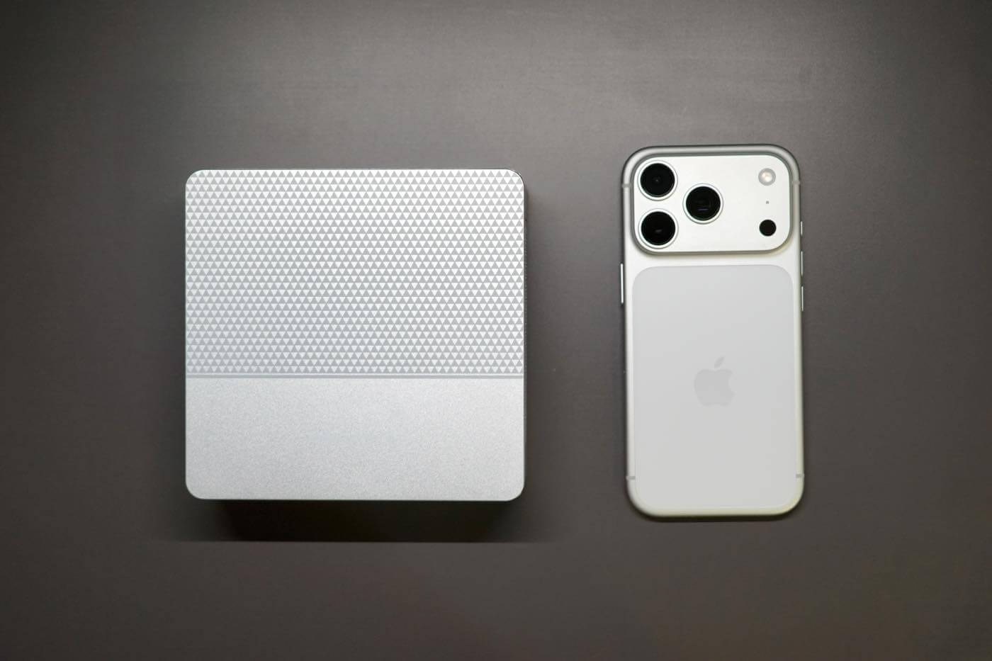 『Minisforum X1 Lite』レビュー｜小型軽量ボディにAMD Ryzen 7 255を搭載したミッドレンジモデル