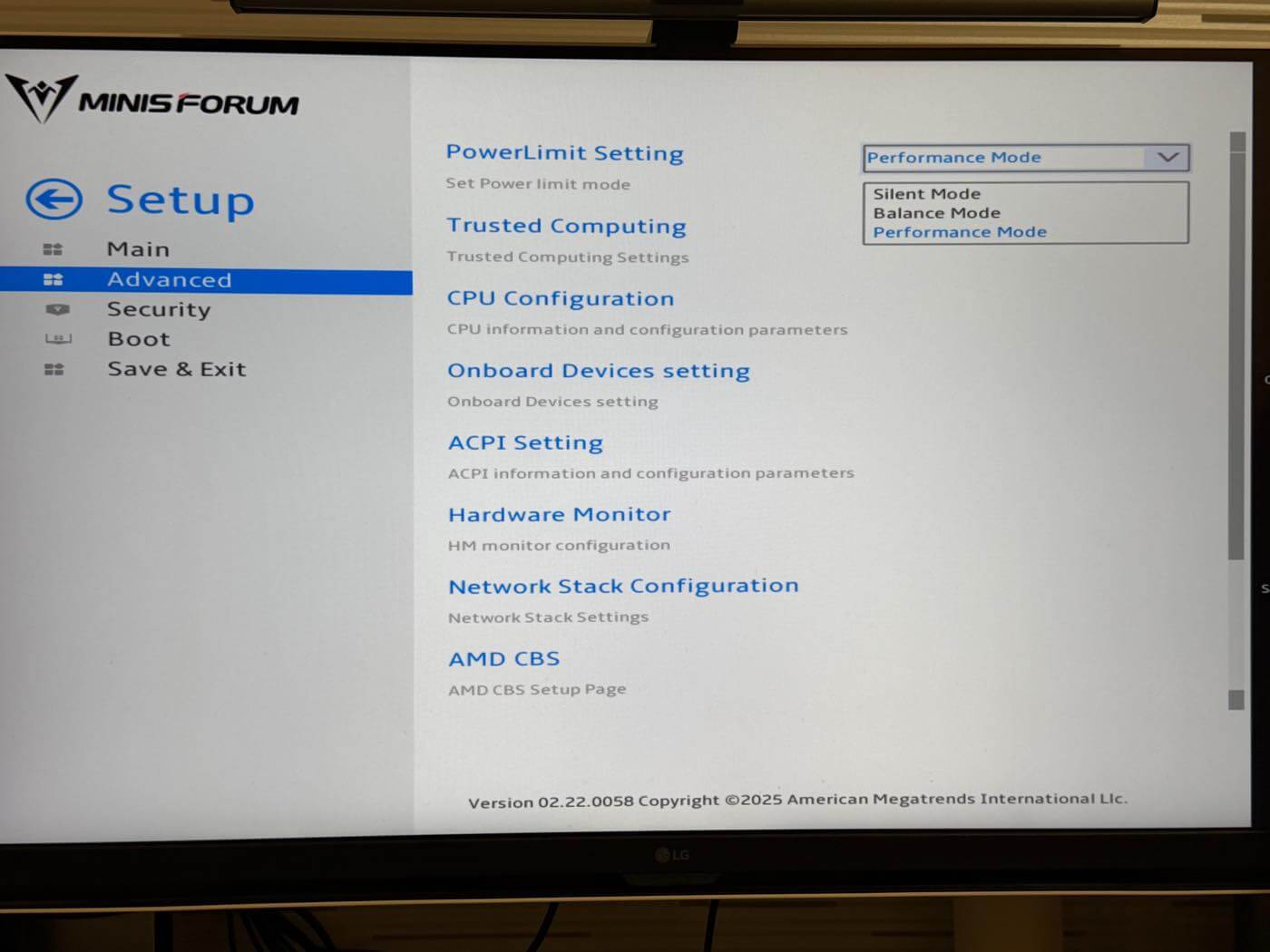 『Minisforum X1 Lite』レビュー｜小型軽量ボディにAMD Ryzen 7 255を搭載したミッドレンジモデル
