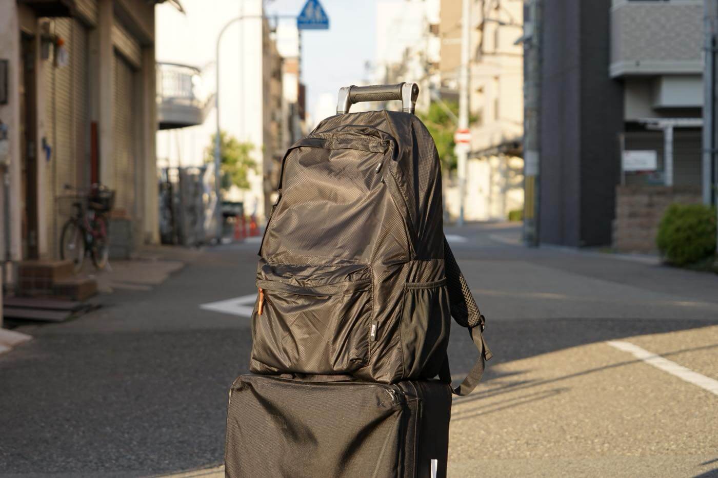 【レビュー】極薄 & 高強度ナイロン素材採用で超軽量の大容量デイパック｢MinZ DAYPACK Air｣｜MacBook/iPad収納用の保護スリーブも搭載