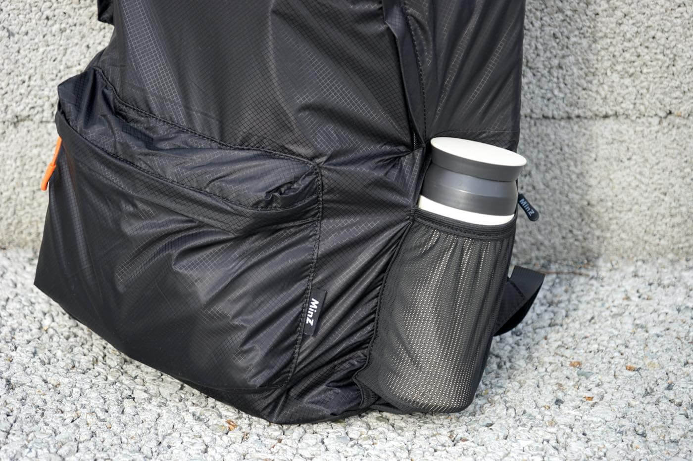 【レビュー】極薄 & 高強度ナイロン素材採用で超軽量の大容量デイパック｢MinZ DAYPACK Air｣｜MacBook/iPad収納用の保護スリーブも搭載