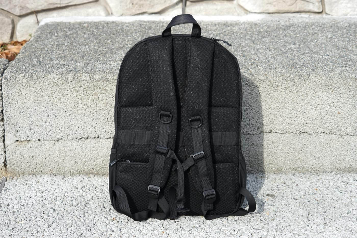 【レビュー】極薄 & 高強度ナイロン素材採用で超軽量の大容量デイパック｢MinZ DAYPACK Air｣｜MacBook/iPad収納用の保護スリーブも搭載