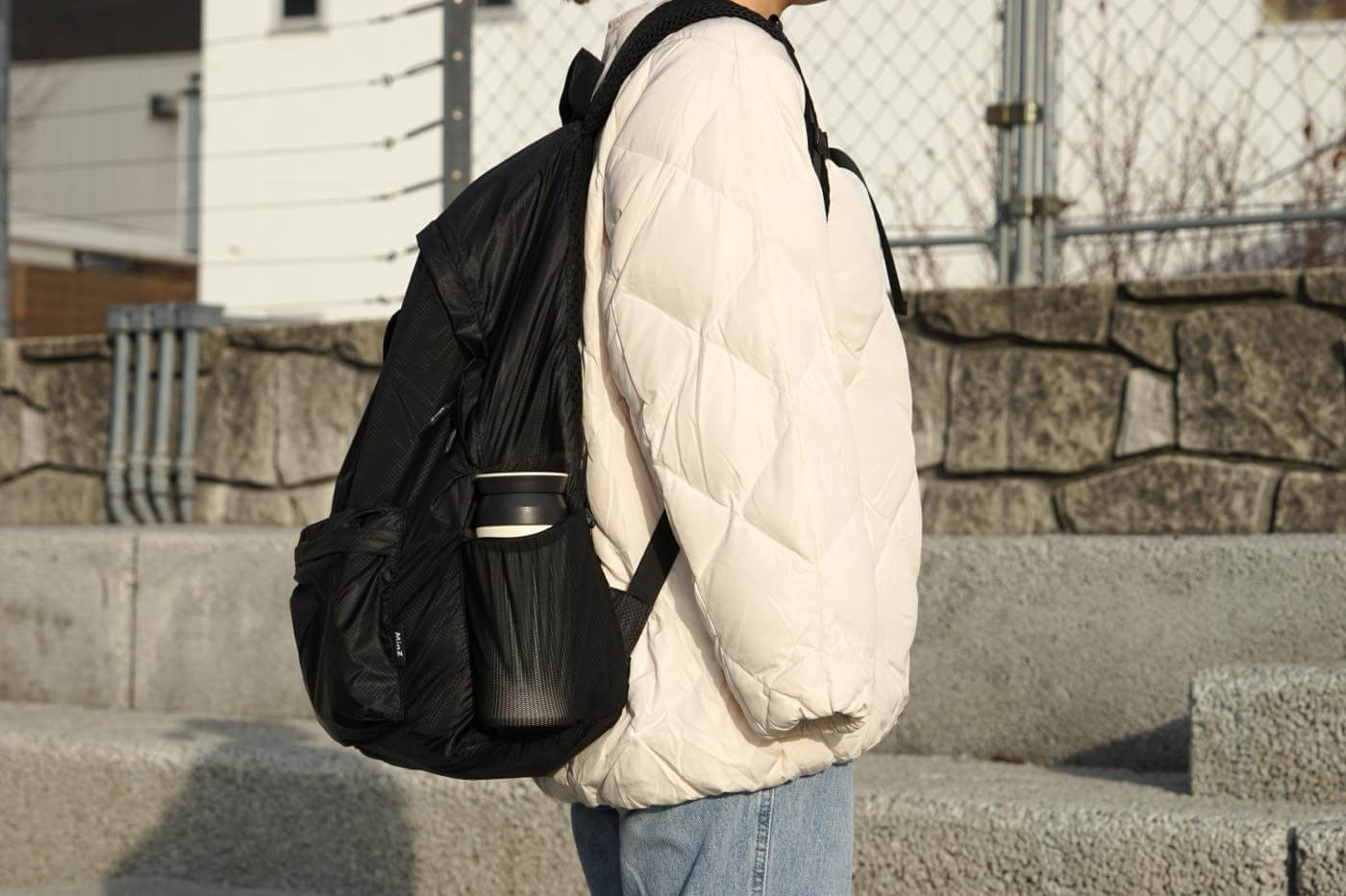 【レビュー】極薄 & 高強度ナイロン素材採用で超軽量の大容量デイパック｢MinZ DAYPACK Air｣｜MacBook/iPad収納用の保護スリーブも搭載